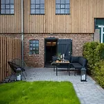 Daire Country - Stall Tating